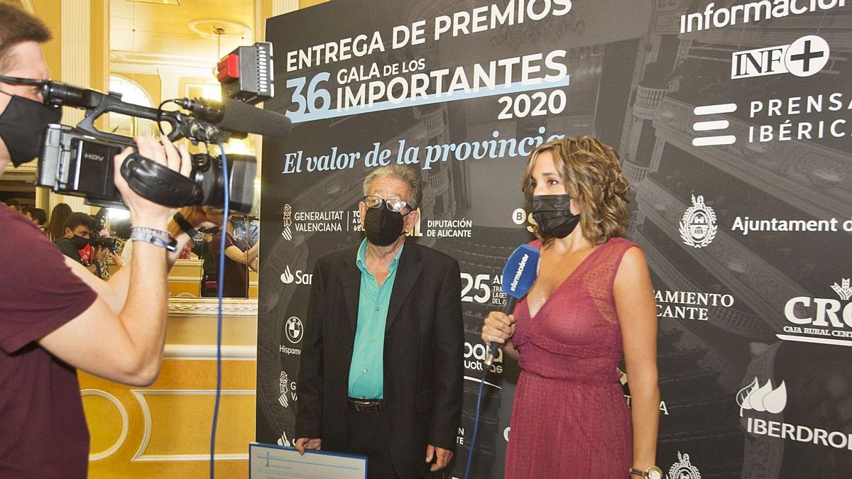 Informaciontv journalist Laura Millán interviews Pedro Rubira, Informaciontv journalist Laura Millán interviews Pedro Rubira,