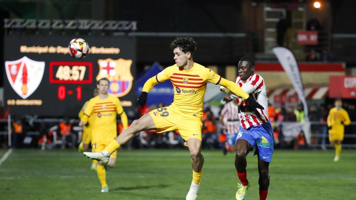 Héctor Fort, ante el Barbastro con el Barcelona B