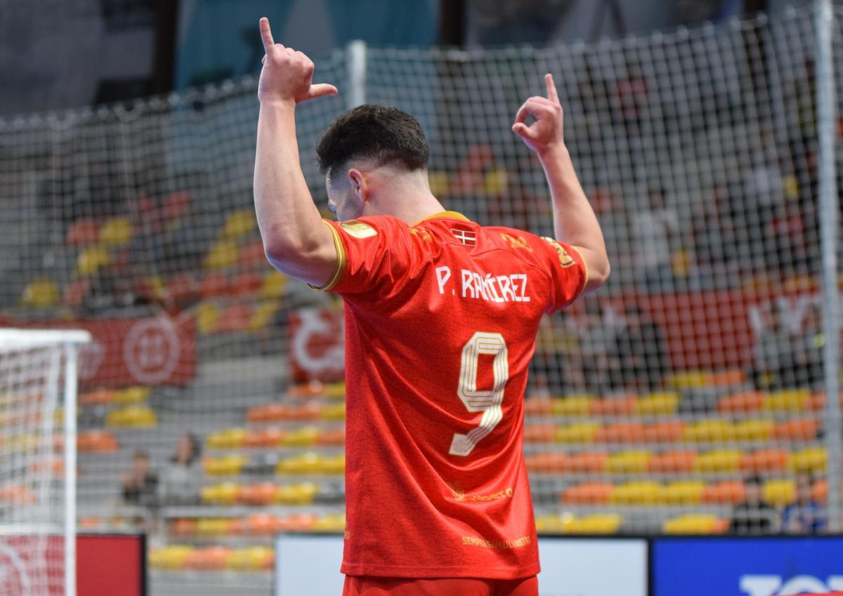 Pablo Ramírez celebra el 2-0 ante Inter Movistar
