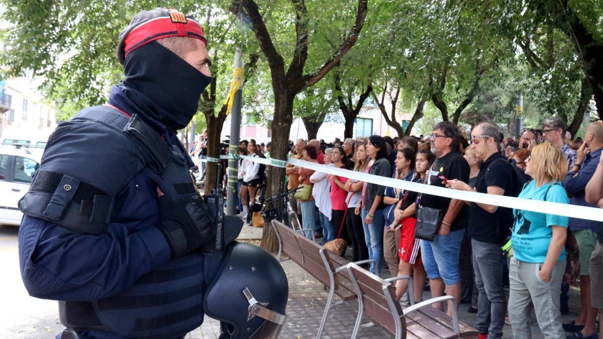 Ciudadanos protestan contra la detención de David Budria en Sabadell.