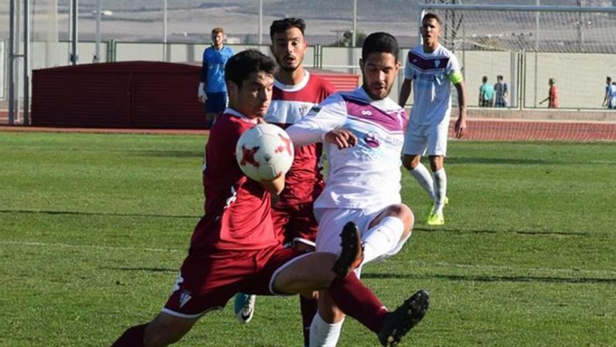 El FC Jumilla mejora, pero no consigue reconciliarse con el gol