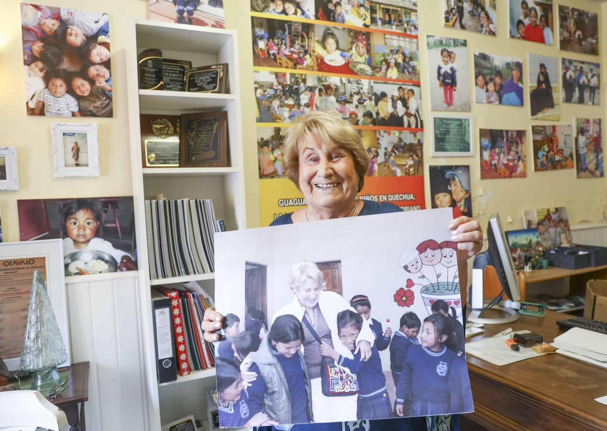 Aída Crespo fundó la ONG, Guaguacuna, cuando se jubiló a los 65 años ayudando a niños de Ecuador