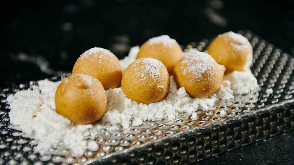 Los buñuelos de feria con queso de cabra de Ronda del restaurante Matiz.