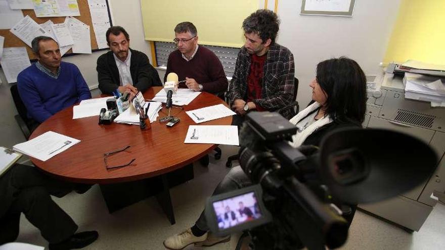 Fernández, Rodríguez, Arxibai e González presentaron onte o concurso no instituto.  // Bernabé/Gutier