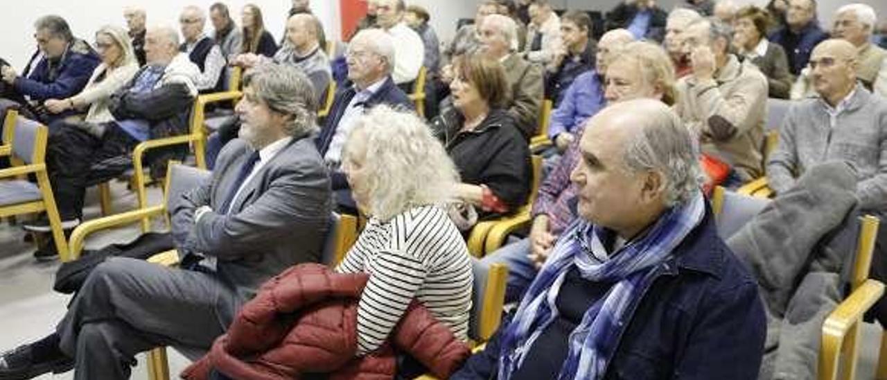 Asistentes a la conferencia de Farias Arquer.