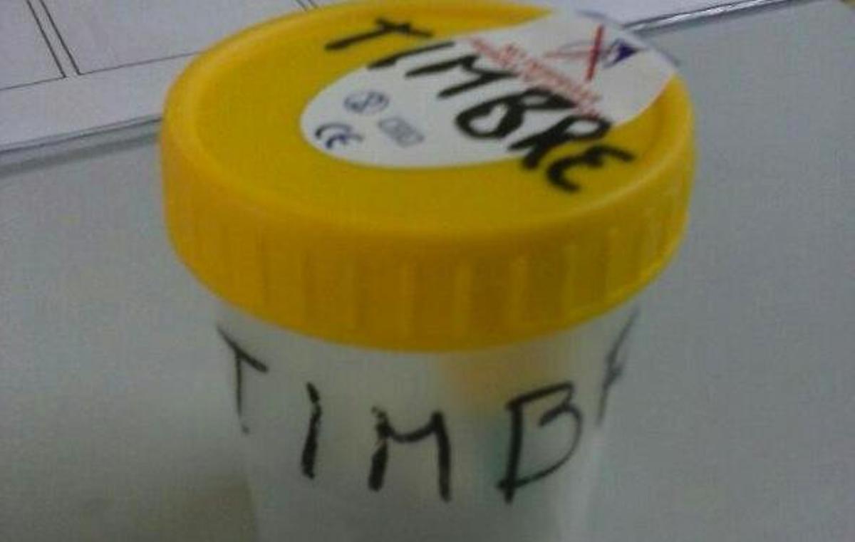 Uno de los botes 'timbre' que agitan los pacientes.