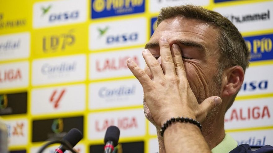 La UD Las Palmas cierra filas en torno a Luis Carrión y el técnico se siente con &quot;la fuerza suficiente para aguantar&quot;