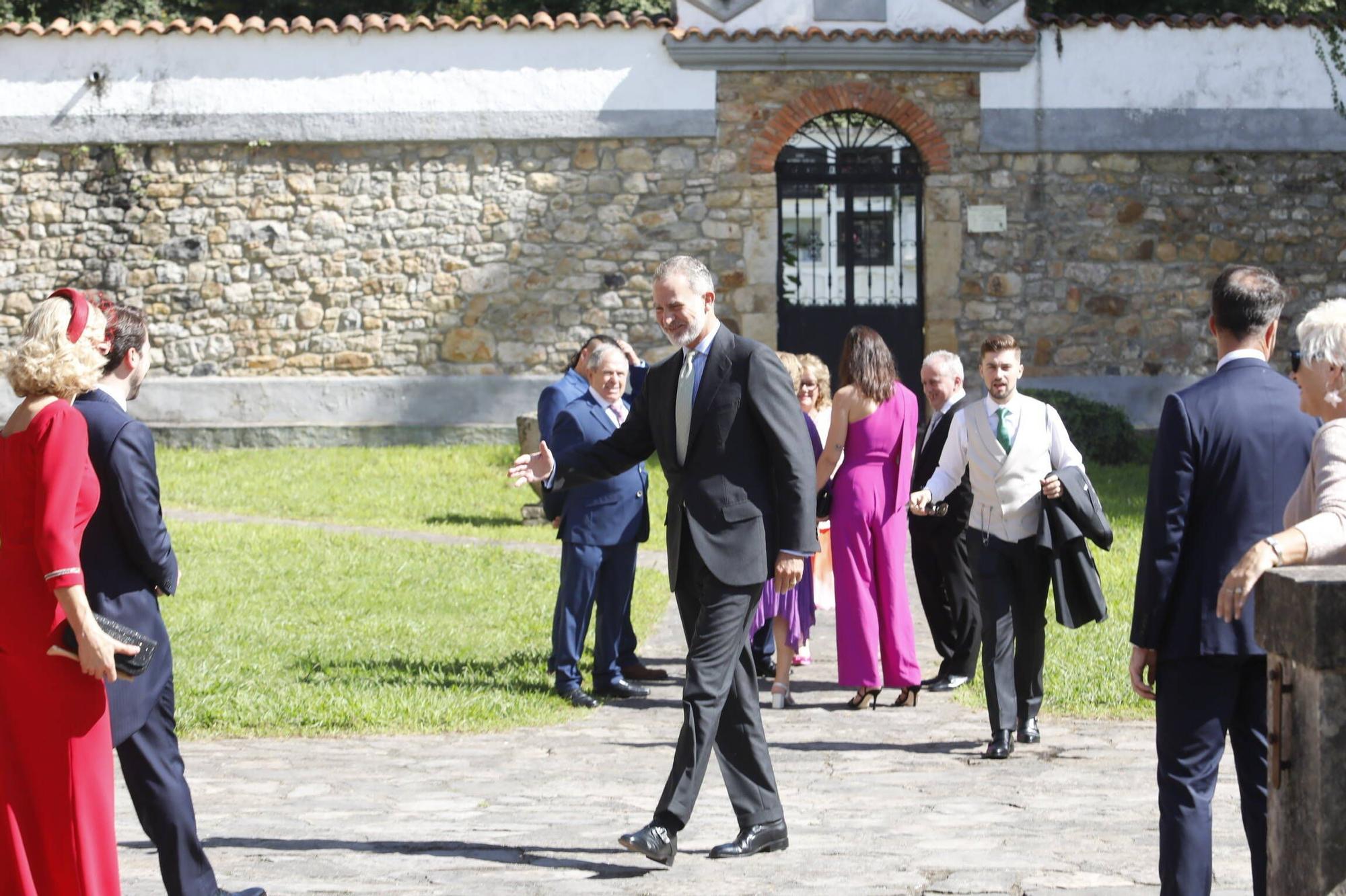 El Rey Felipe VI, testigo de excepción en la boda de su ahijado en Gijón (en imágenes)