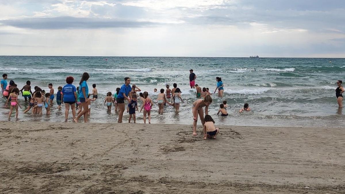 PLAYA DEL GURUGÚ. Una de las actividades que desarrollarán los participantes de la Escuela de Verano Lope de Castellón será la visita a la playa del Gurugú, en el Grau de Castelló.