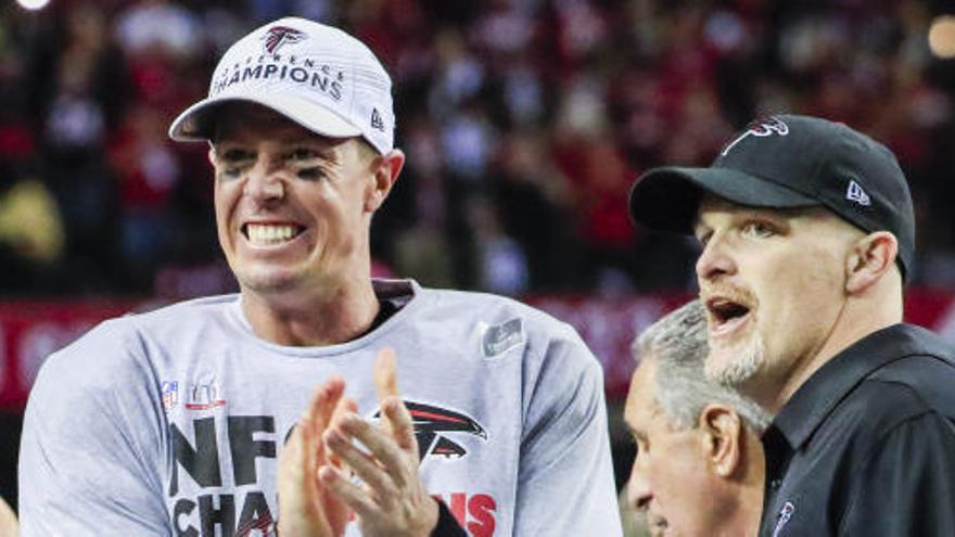 Matt Ryan, &#039;quarterback&#039; de los Atlanta Falcons, y su entrenador Dan Quinn