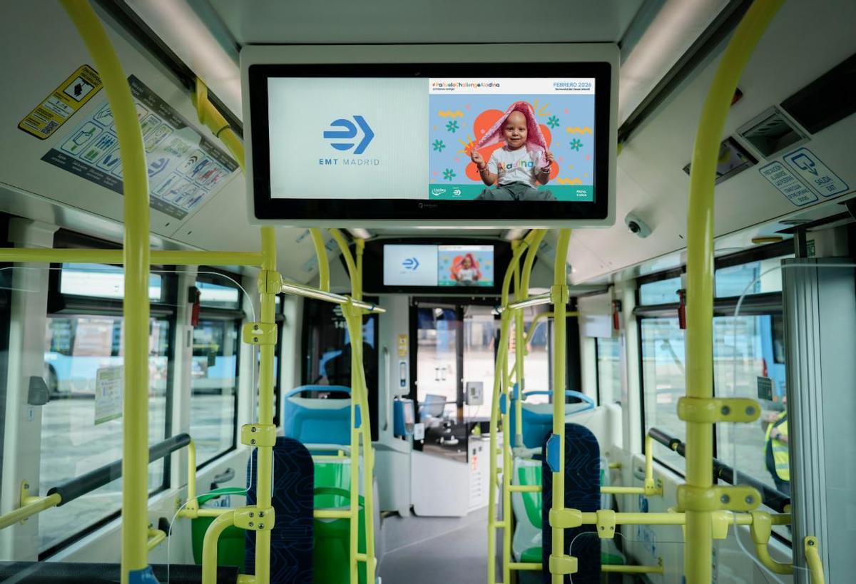 Un símbolo solidario que recorre Madrid: así es el autobús de EMT que visibiliza el cáncer infantil.