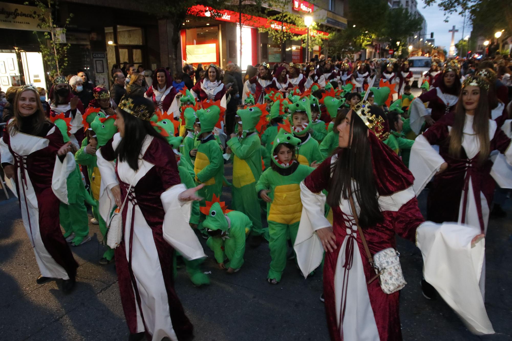 El desfile de San Jorge y la quema del dragón, en imágenes