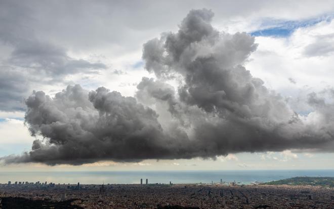 Nubes convectivas sobre Barcelona, el 16 de mayo del 2024