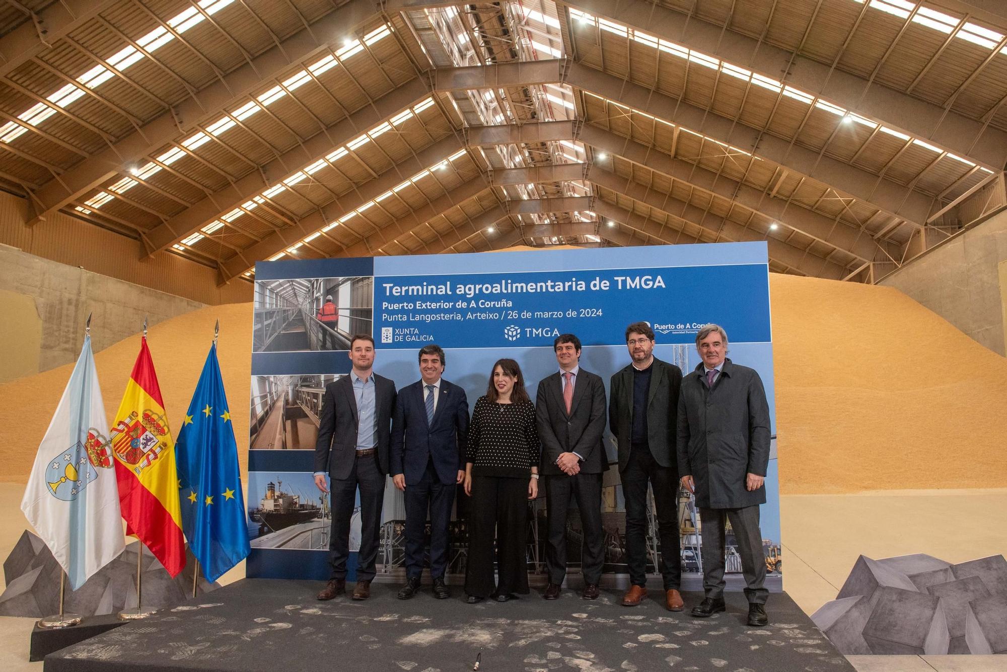 Inauguración del circuito de descarga de cereal de TMGA en el puerto exterior