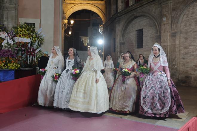 Todas las fotos de la Ofrenda del 18 de marzo por la calle de la Paz hasta las 01:30 horas