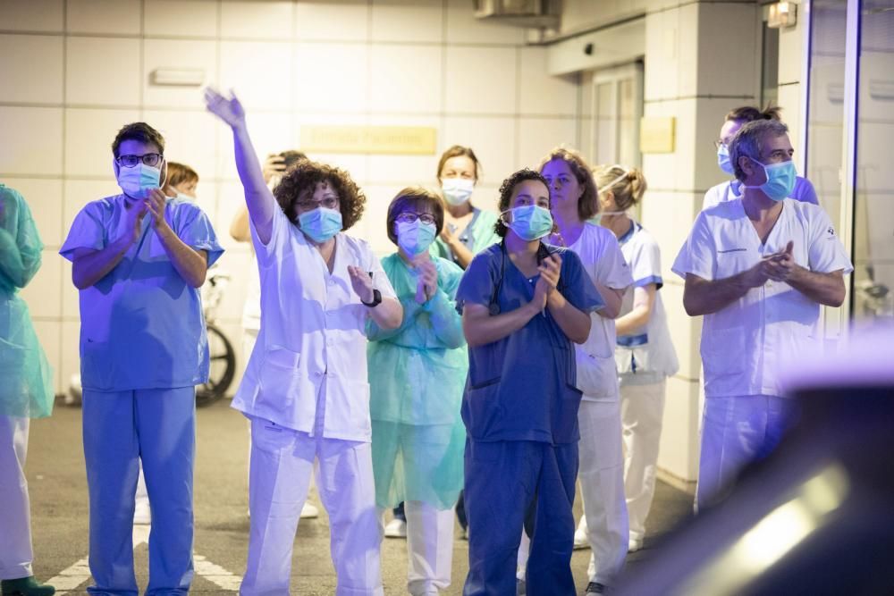 Homenaje de la Policía al personal sanitario en el