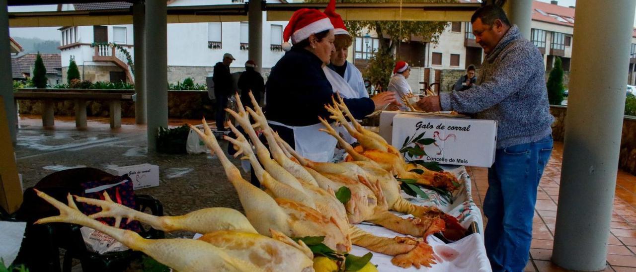 Expositor de la feria de Galo de Curral que se celebra en Meis cada 22 de diciembre.