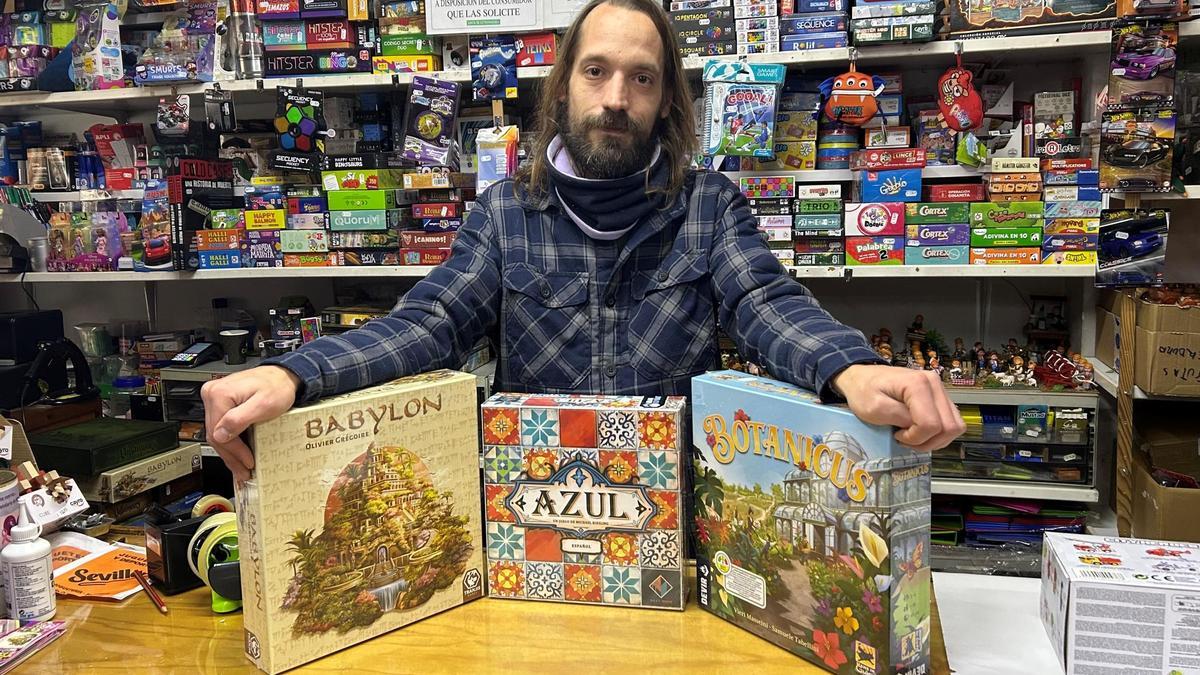 'Juguetes y Deportes Sevilla' en Cáceres.