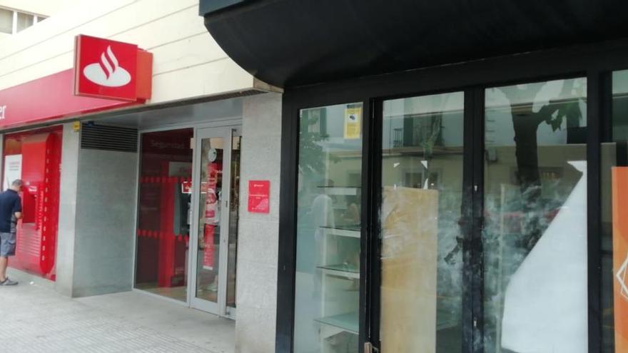 Sucursal del Banco Santander en la avenida Bartomeu Roselló. Foto: L. Riera