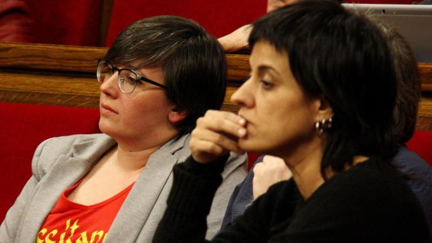 Mireia Boya i Anna Gabriel al Parlament