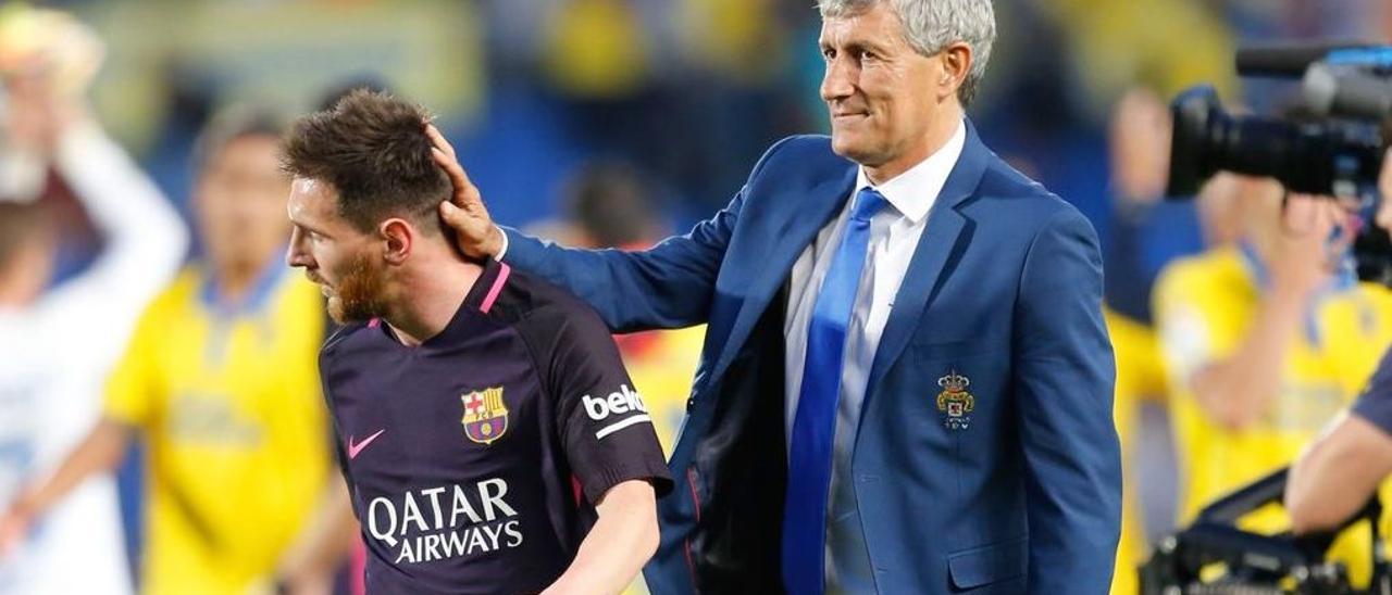 Quique Setién, en una imagen de archivo durante su etapa como entrenador de la UD Las Palmas, junto con Messi