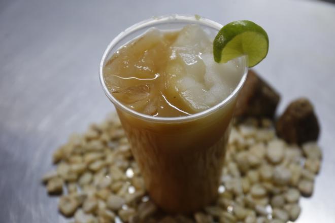 El tejuino, la bebida sagrada de maíz del occidente de México, adquiere nueva popularidad.