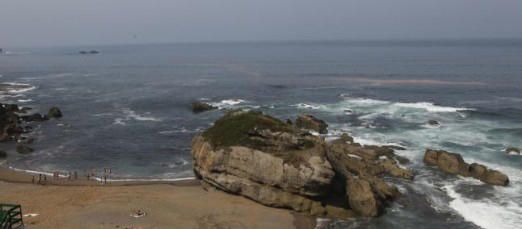 Una mancha de contaminación obliga a cerrar la playa de La Ñora