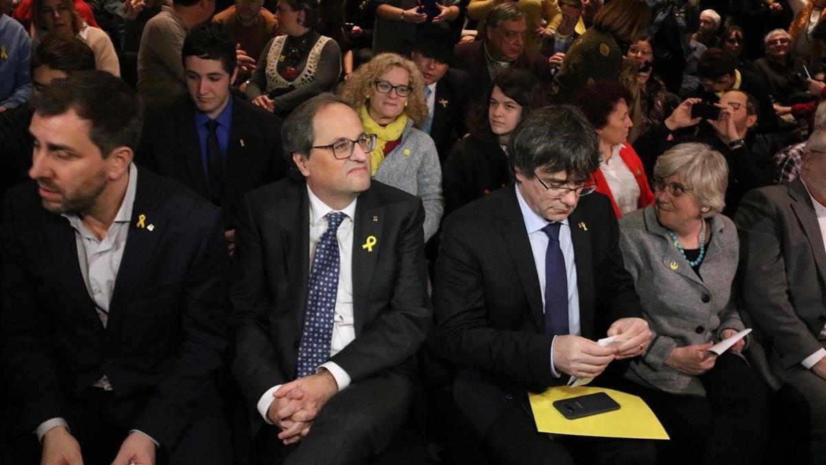El president Quim Torra  l expresident Carles Puigdemont i els exconsellers Clara Ponsati i Toni Comin durant la presentacio del Consell de la Republica a Brussel les