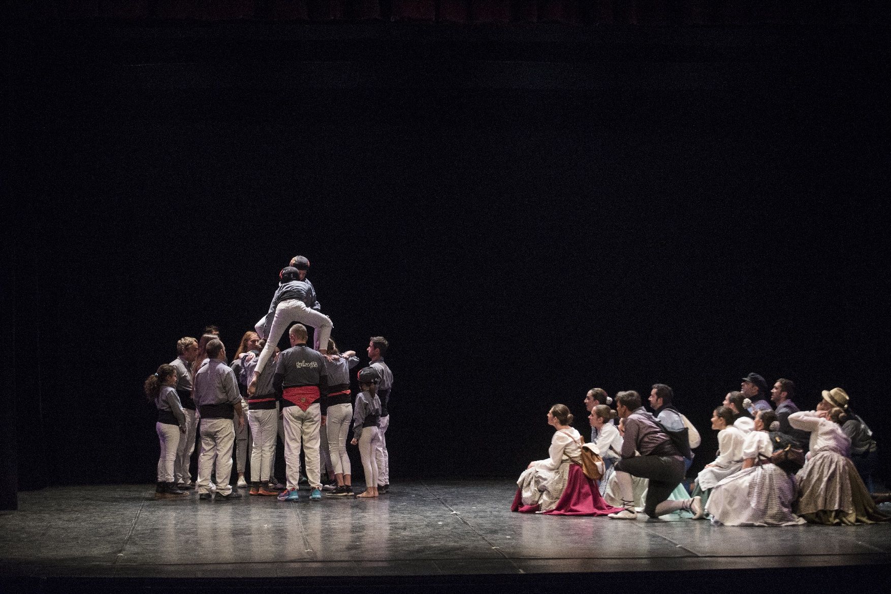 Les imatges de l'espectacle «L'hostal de l'oreneta» del Casal Cultural Dansaires