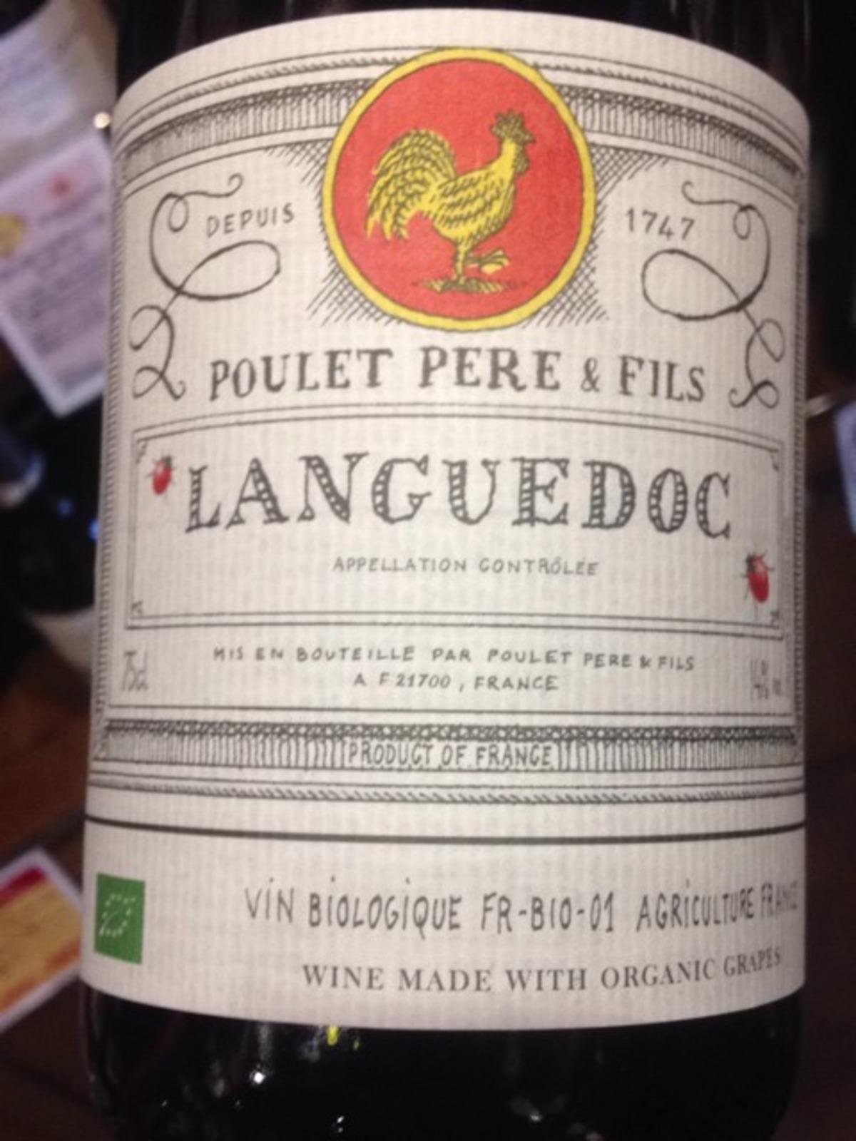 Una botella de &quot;Pollo Rojo&quot;