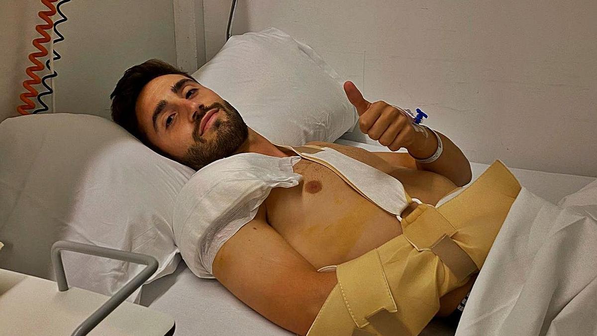 Antonio Luna, que estará al menos tres meses de baja, ayer tras ser operado. | FC CARTAGENA