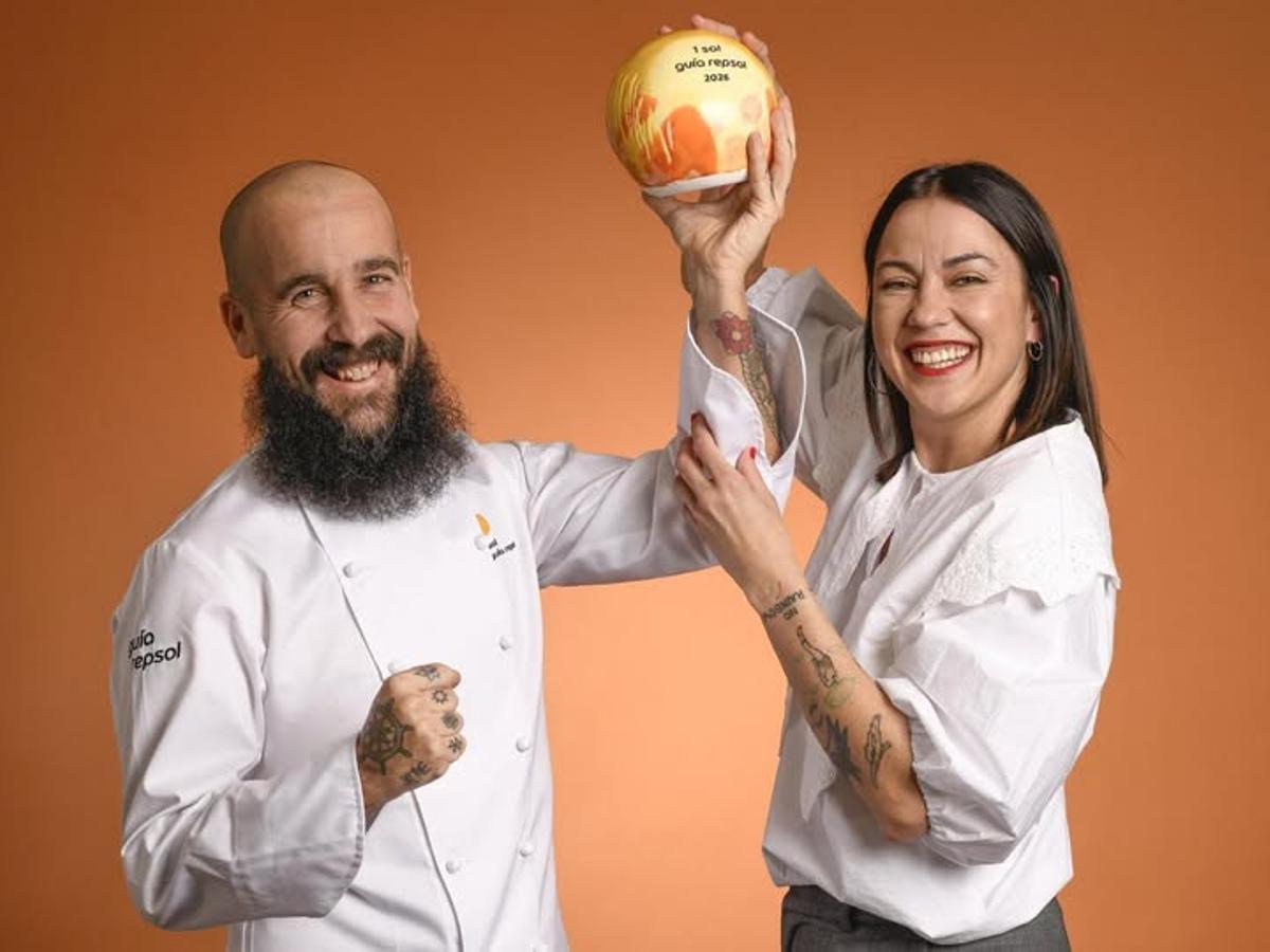 Carlos López Fruto y Jara Jiménez celebran el Sol Repsol.