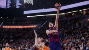El Barça frena la caiguda lliure amb un triomf a València  (62-66)