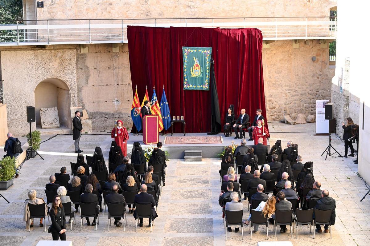 Así ha sido el acto cívico en el Palacio de Altamira de Elche para poner en valor la Trencà del Guió Así ha sido el acto cívico en el Palacio de Altamira de Elche para poner en valor la Trencà del Guió
