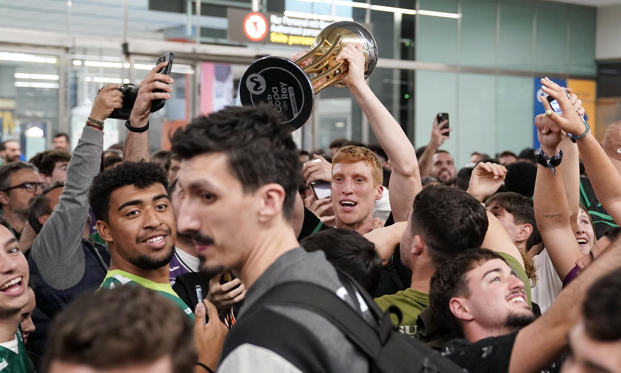 La llegada del Unicaja al aeropuerto de Málaga tras ganar la Copa del Rey