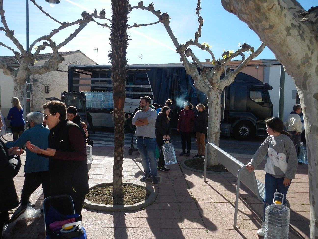 Los camiones de agua llegan a Villaralbo