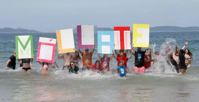 Chapuzón de solidaridad por la esclerosis múltiple en Vigo