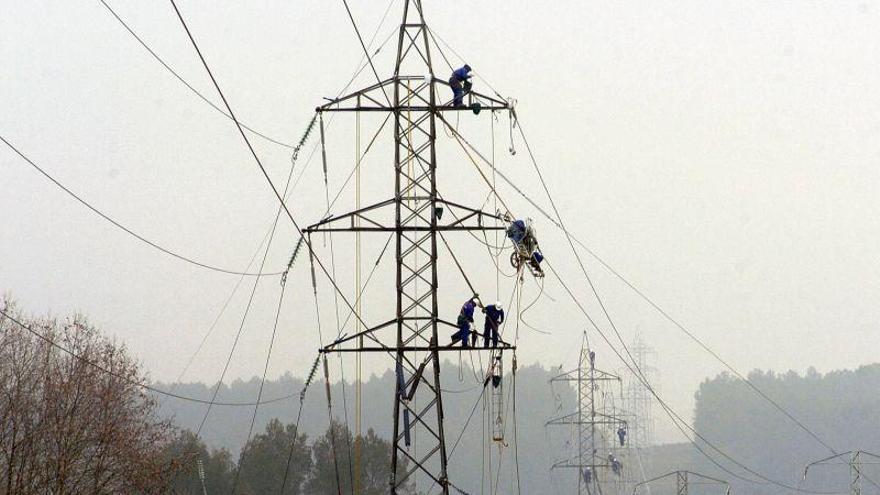 Aragón pide a Madrid que reactive la interconexión eléctrica por el Pirineo