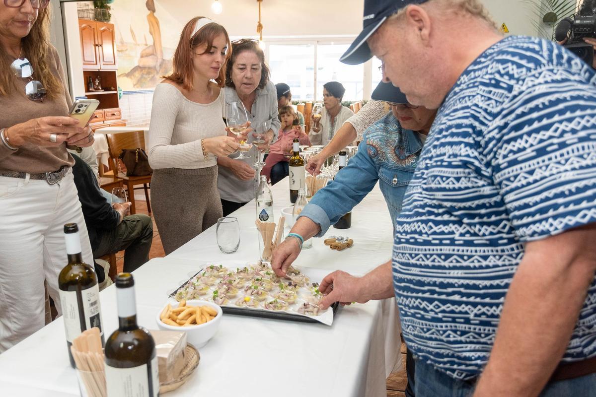 Degustación de ceviche de lebrancho en la Cofradía de Pescadores de Taliarte