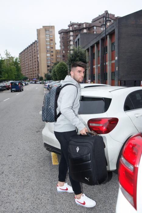 Jordi Calavera, nuevo fichaje del Sporting, llega a su hotel a Gijón, donde se encontró con Scepovic.