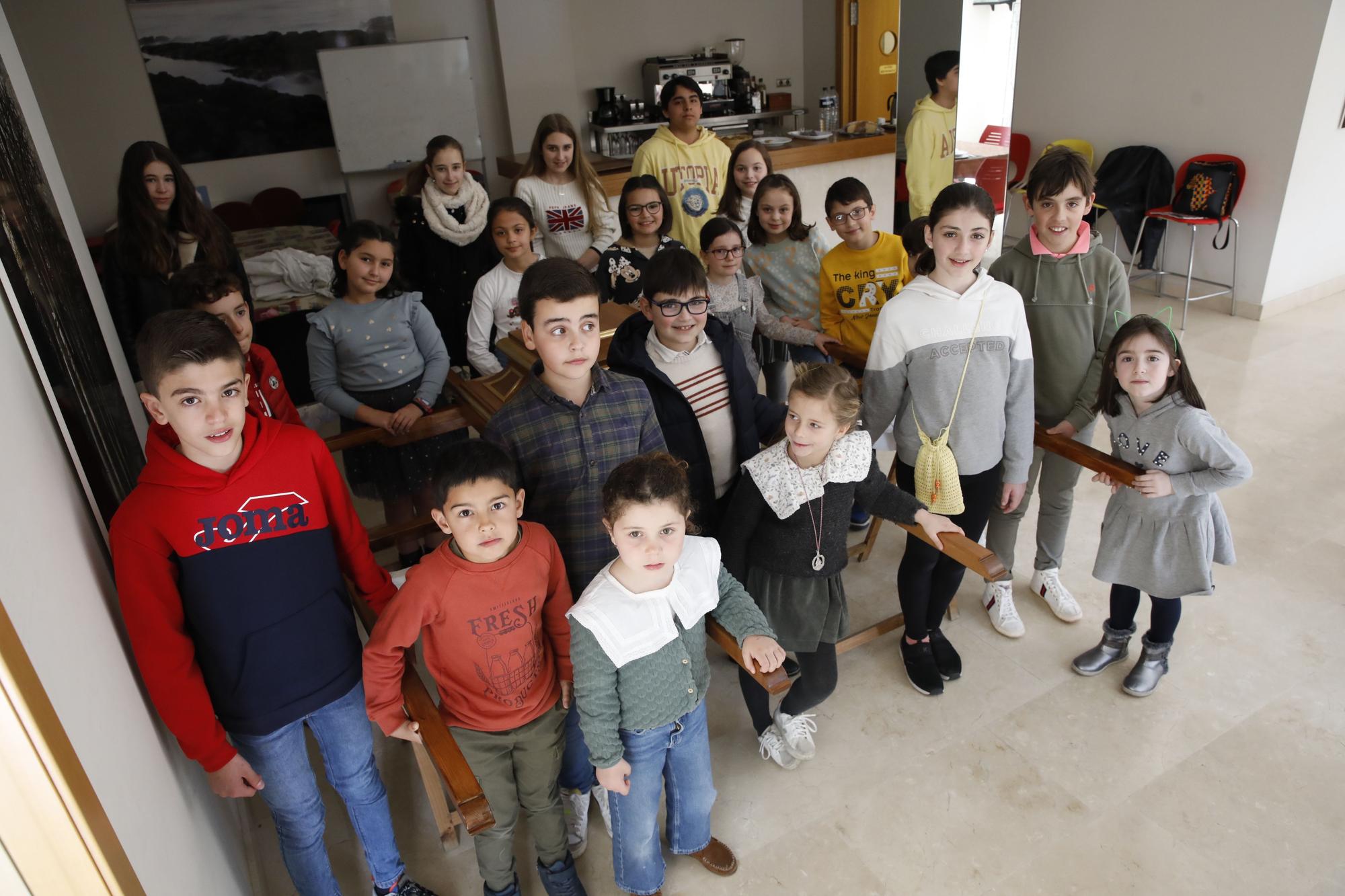 En imágenes: Ensayo de la Cofradía del Niño del Remedio para su procesión de Semana Santa