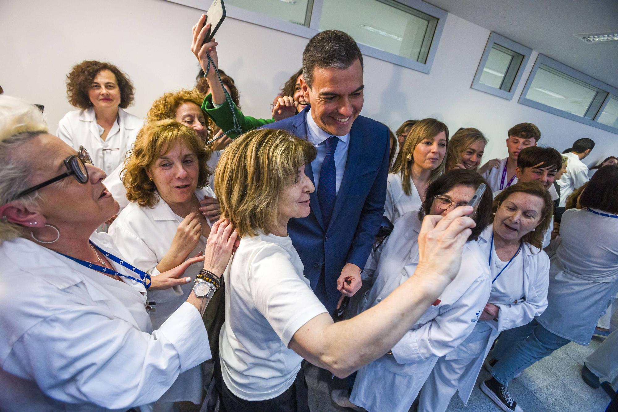 Visita de Pedro Sánchez al Hospital Universitario Central de Asturias (HUCA) en Oviedo