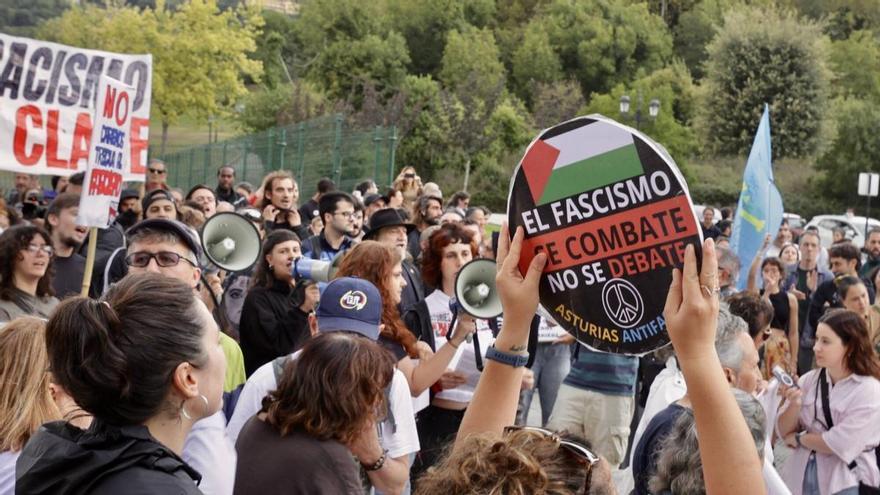 El PP acusa a Vox e IU de "alentar a grupos extremistas" durante el conflicto del piso tutelado de La Florida