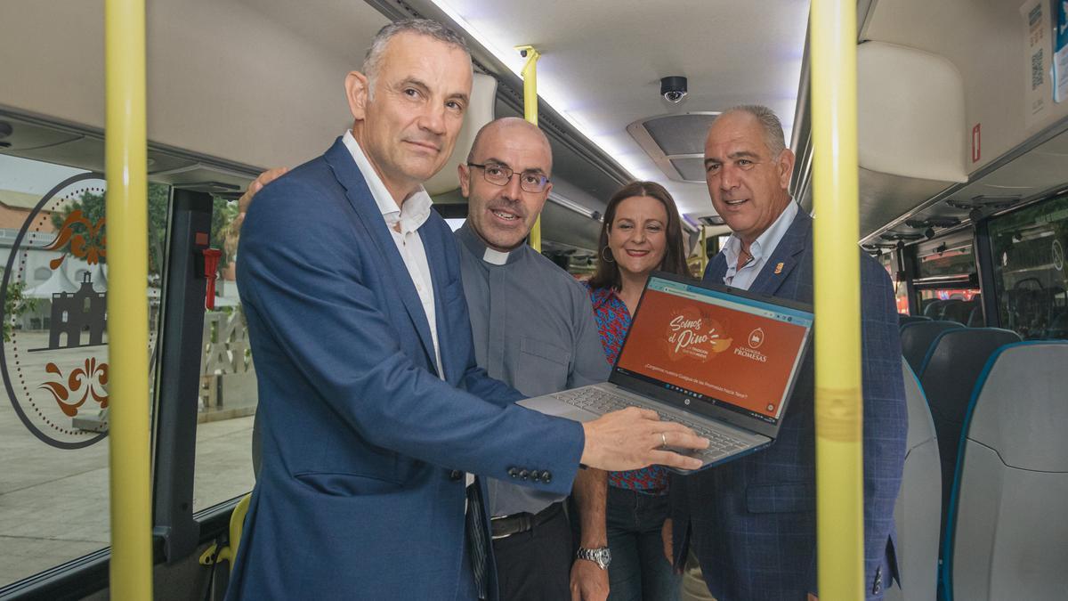 Víctor Quintana, director general de Global, Jorge Martín de la Coba, párroco de la Basílica de Nuestra Señora del Pino, y Sergio Nuez, alcalde de Teror.