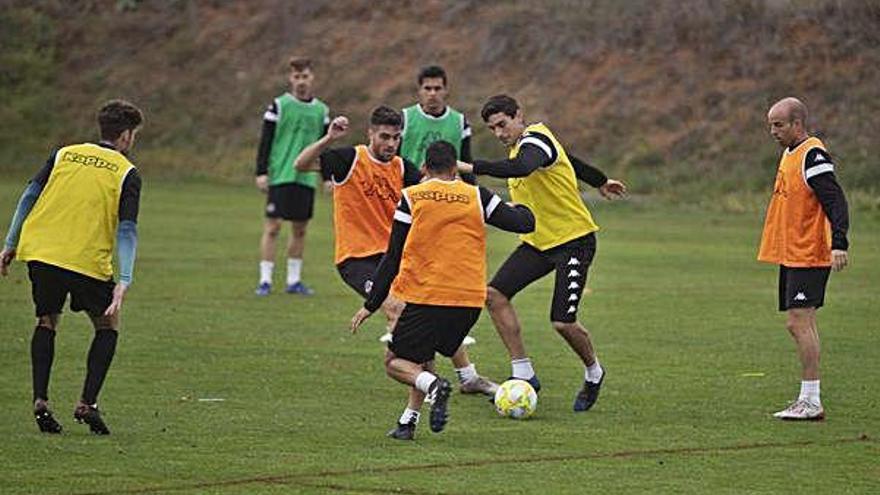 La primera plantilla, durante un entrenamiento.