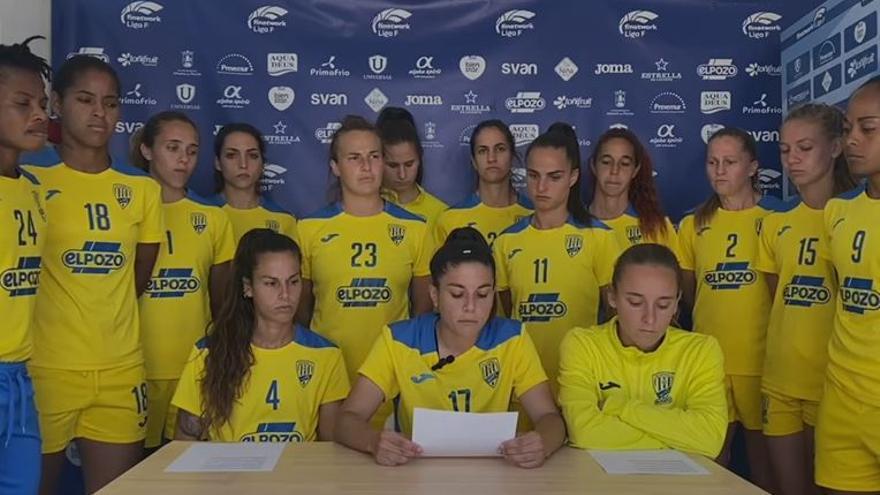 Jugadoras del Alhama Féminas graban un vídeo defendiendo a su entrenador