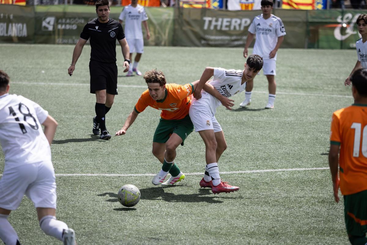 En imágenes | Así ha sido la gran final del Torneo Cesaraugusta de Zaragoza entre el Real Madrid y el Valencia En imágenes | Así ha sido la gran final del Torneo Cesaraugusta de Zaragoza entre el Real Madrid y el Valencia