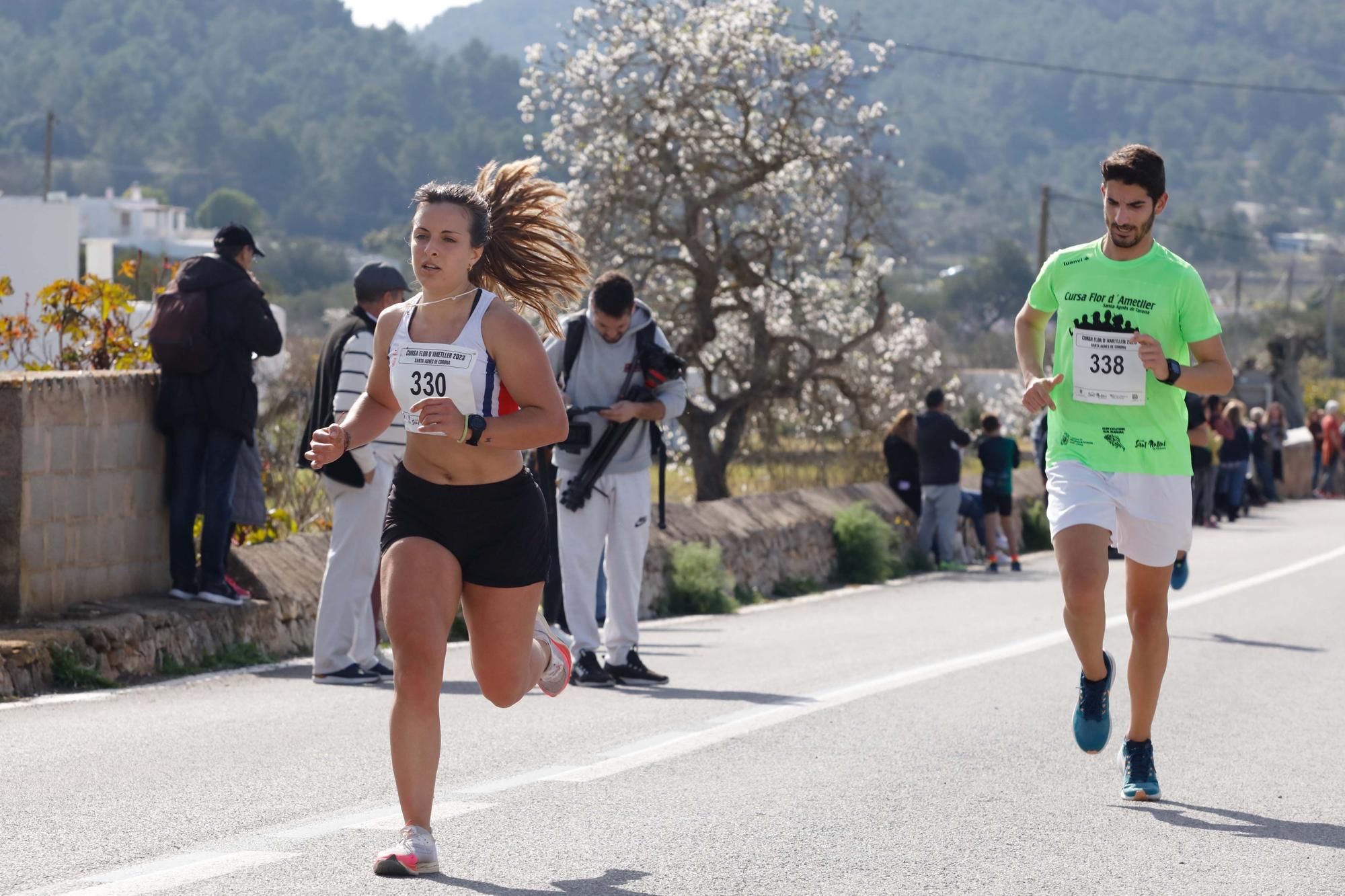 Galería de imágenes de los 250 atletas participantes en la Cursa de la Flor de l’Ametller en Ibiza