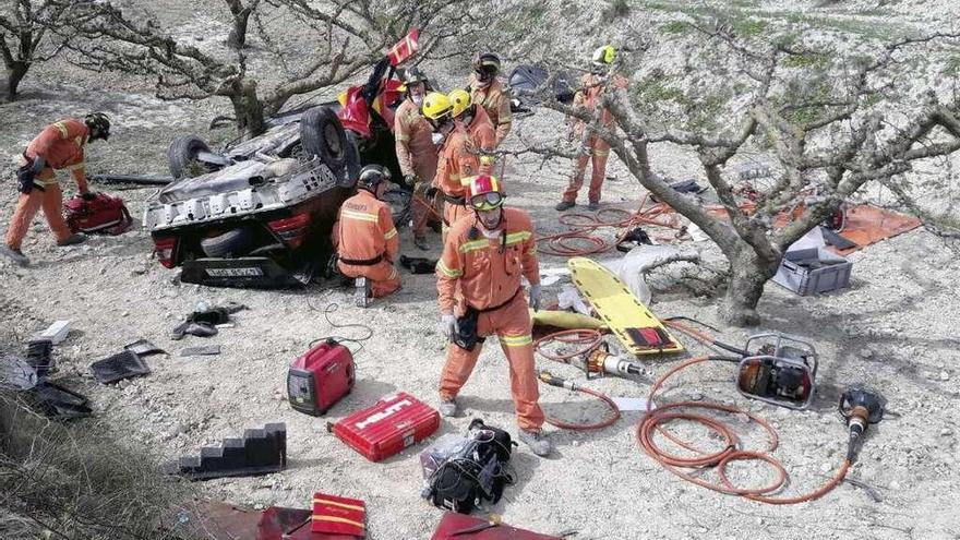 Dos niños y su madre pasan la noche con su padre muerto tras un accidente en Valencia