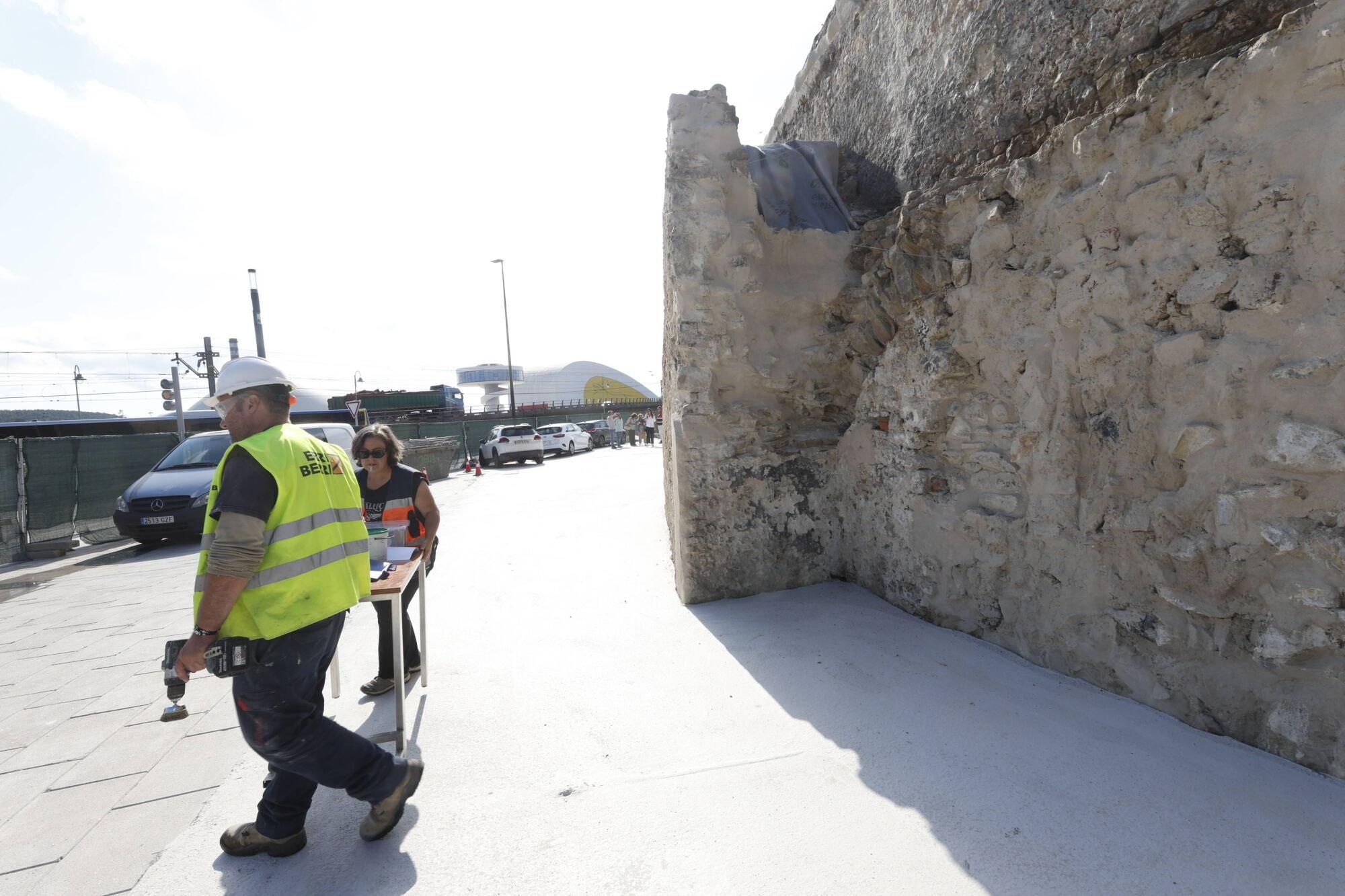 En imágenes: Esto es todo lo que se ha encontrado en la excavación de la muralla de Avilés